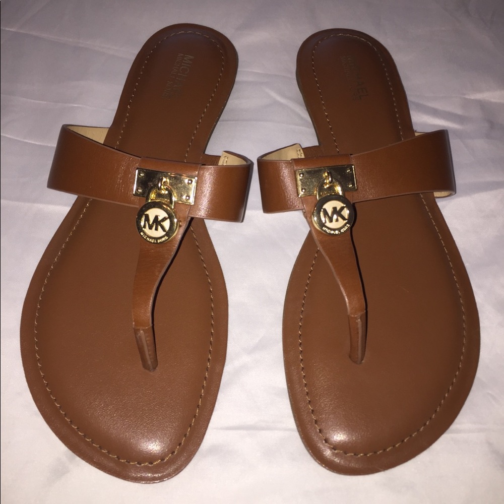 ✨BEAUTIFUL MICHAEL KORS SANDALS✨